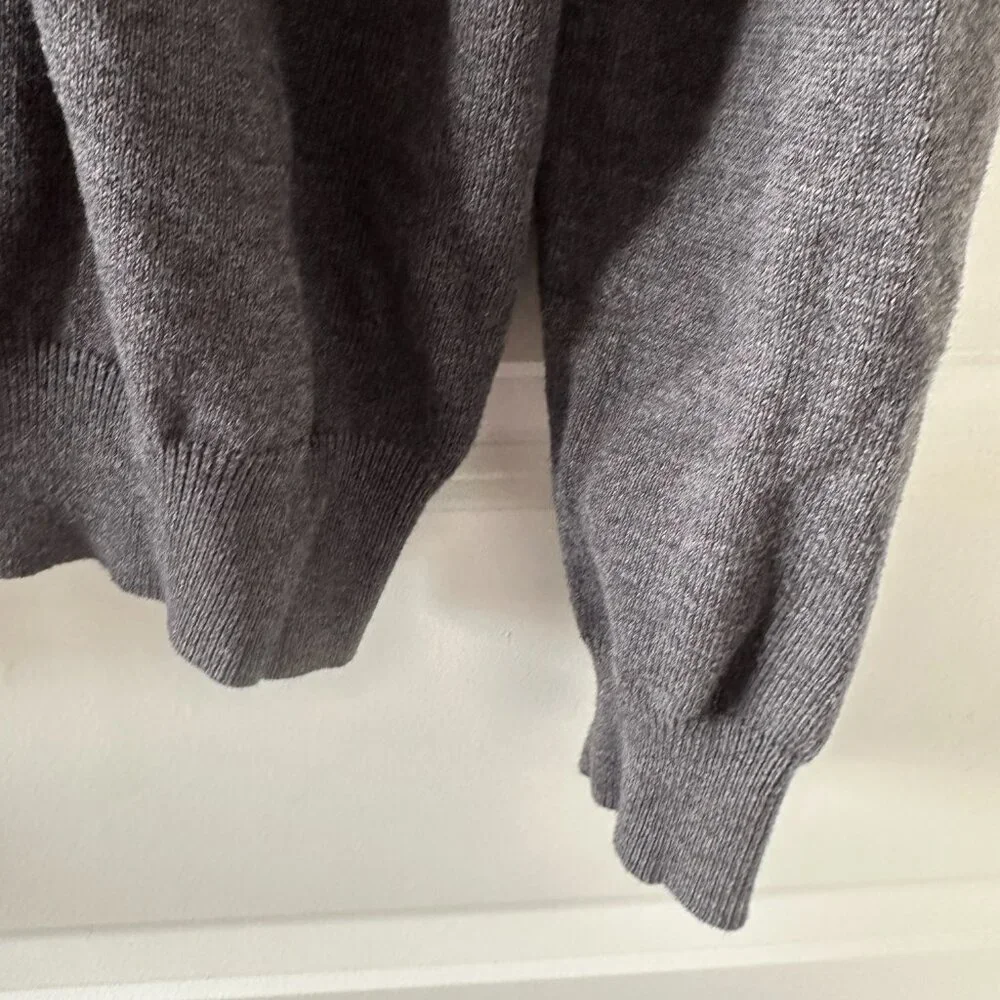 Vintage Y2K Old Navy Charcoal Gray V-Neck Long Sleeve Sweater Men’s Size XL